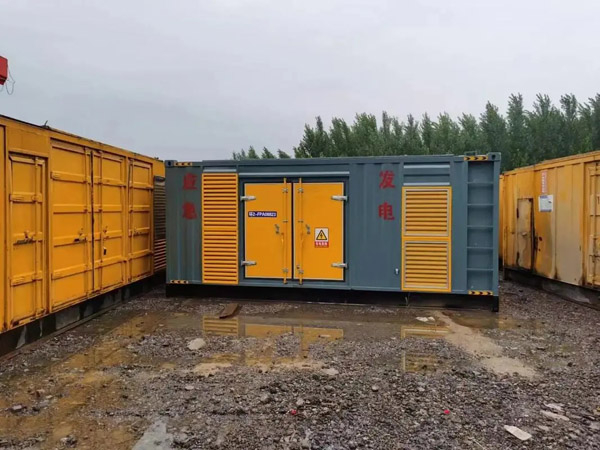 黔西南柴油发电机如何判断干式空气滤清器是否需要更换？