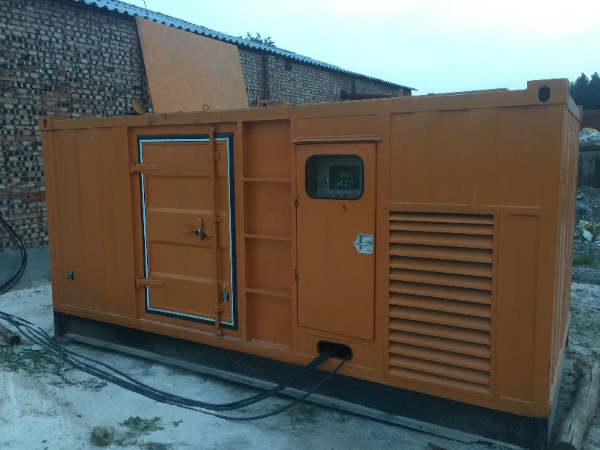 黔西南发电机组长期使用中，电缆线的敷设路径有哪些要求？